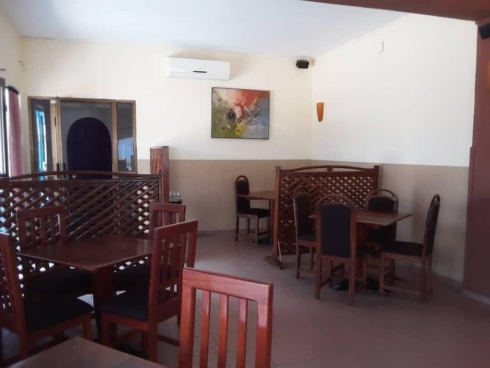 Acropole Hôtel Cotonou Extérieur photo