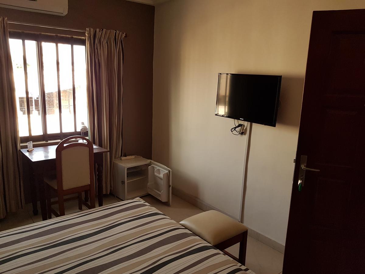 Acropole Hôtel Cotonou Extérieur photo