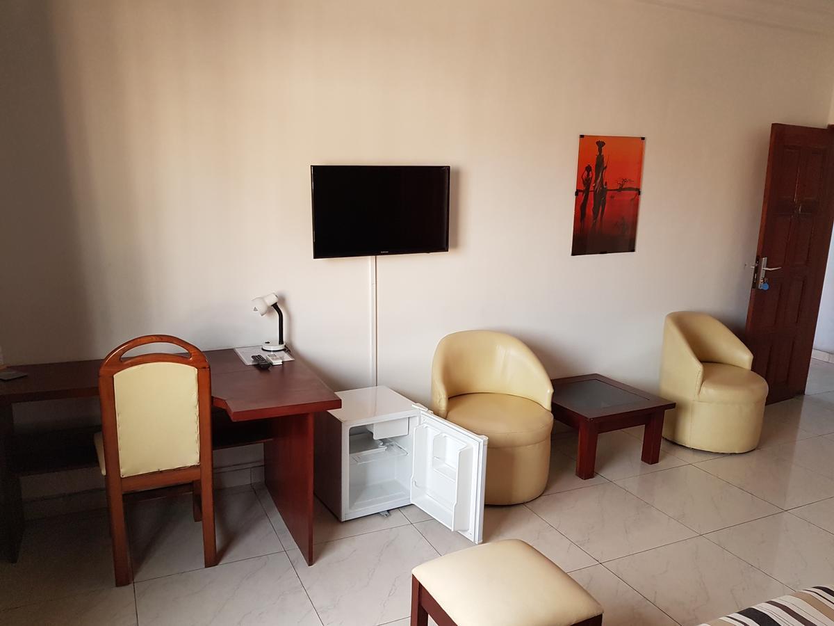 Acropole Hôtel Cotonou Extérieur photo