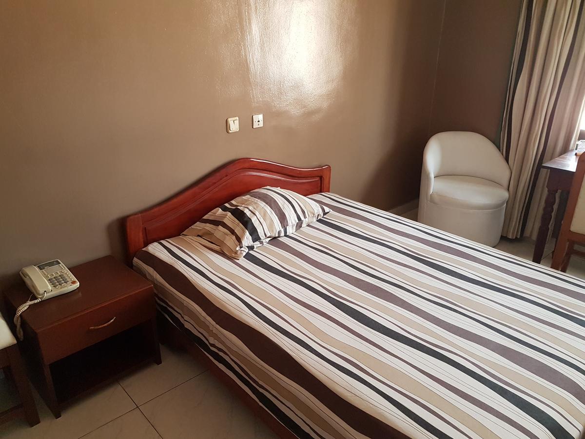 Acropole Hôtel Cotonou Extérieur photo
