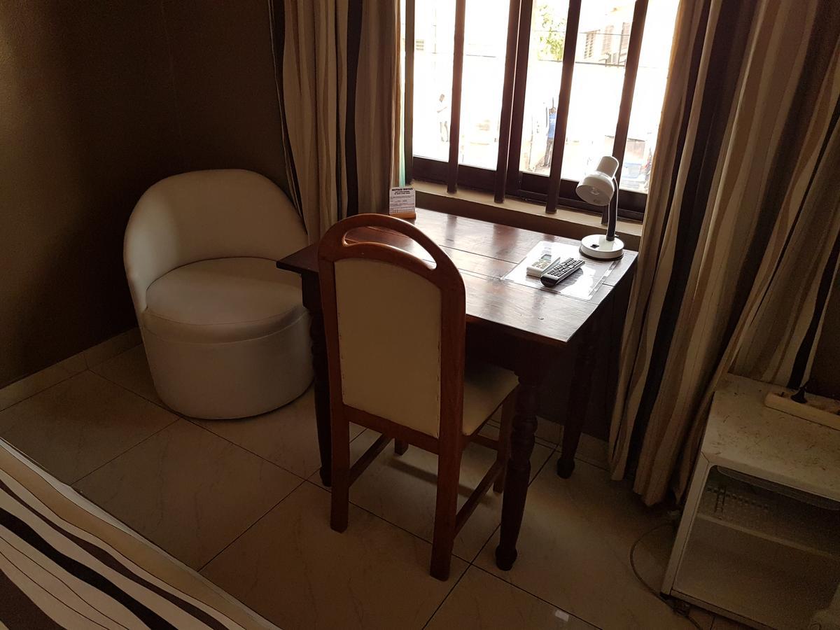 Acropole Hôtel Cotonou Extérieur photo