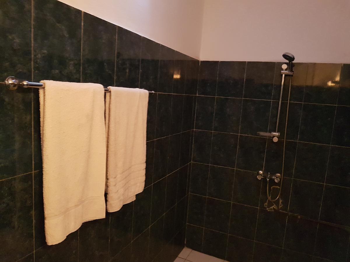 Acropole Hôtel Cotonou Extérieur photo