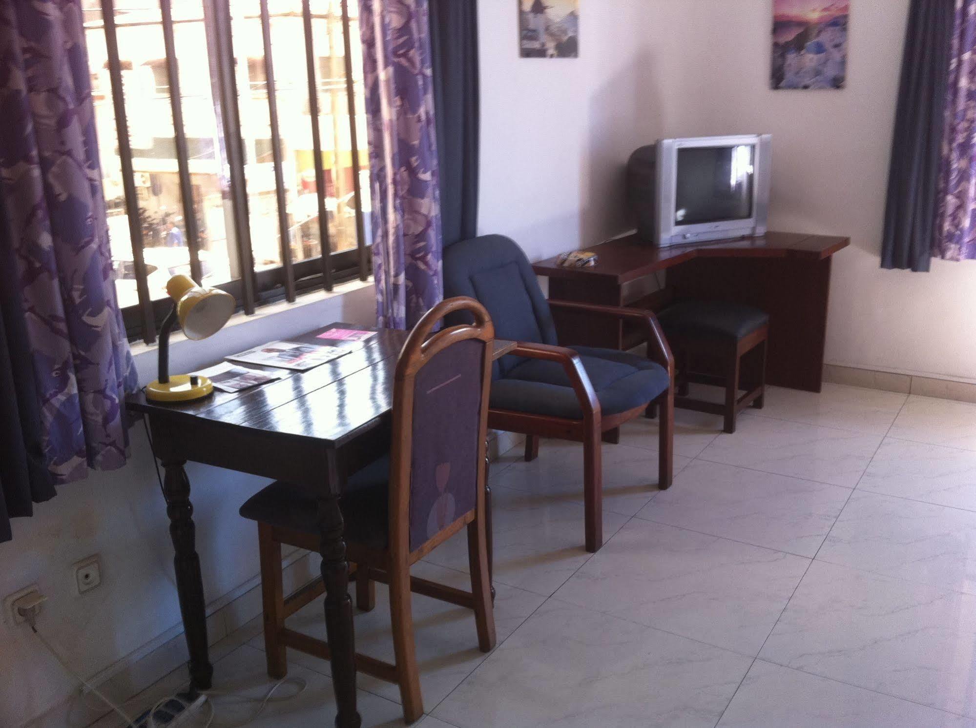 Acropole Hôtel Cotonou Extérieur photo
